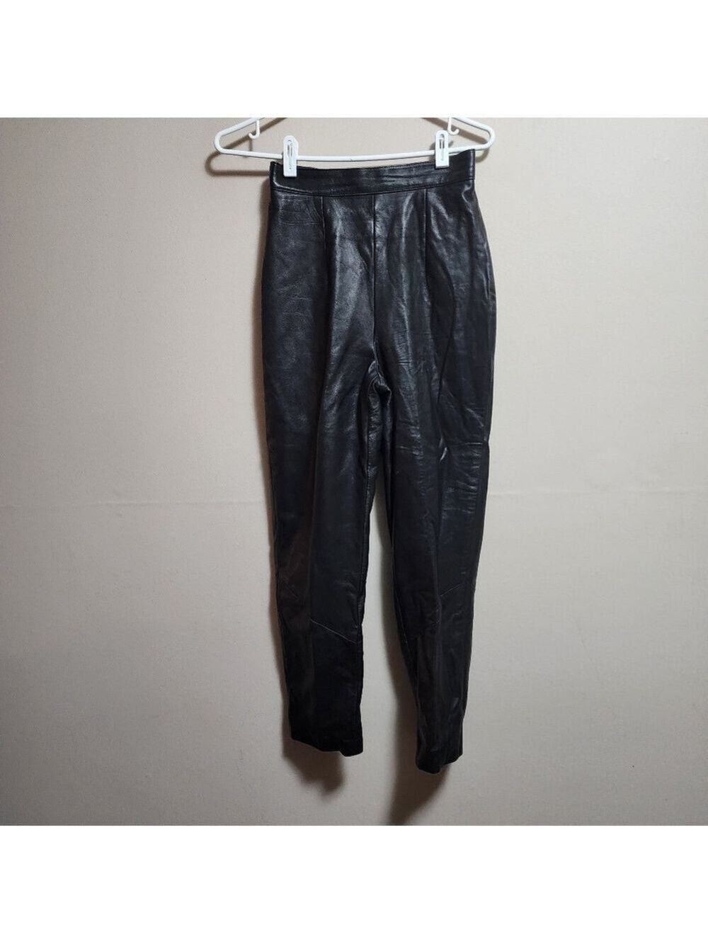 Vintage Danier high waisted 100% leather pants color black size 6